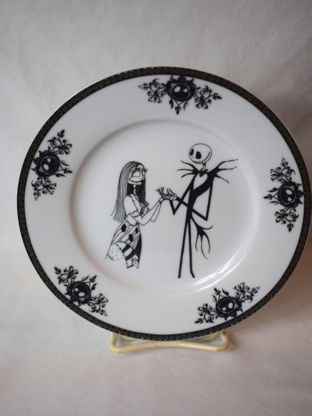 Zrike Brands Disney The Nightmare Before Christmas 8 inch Plate